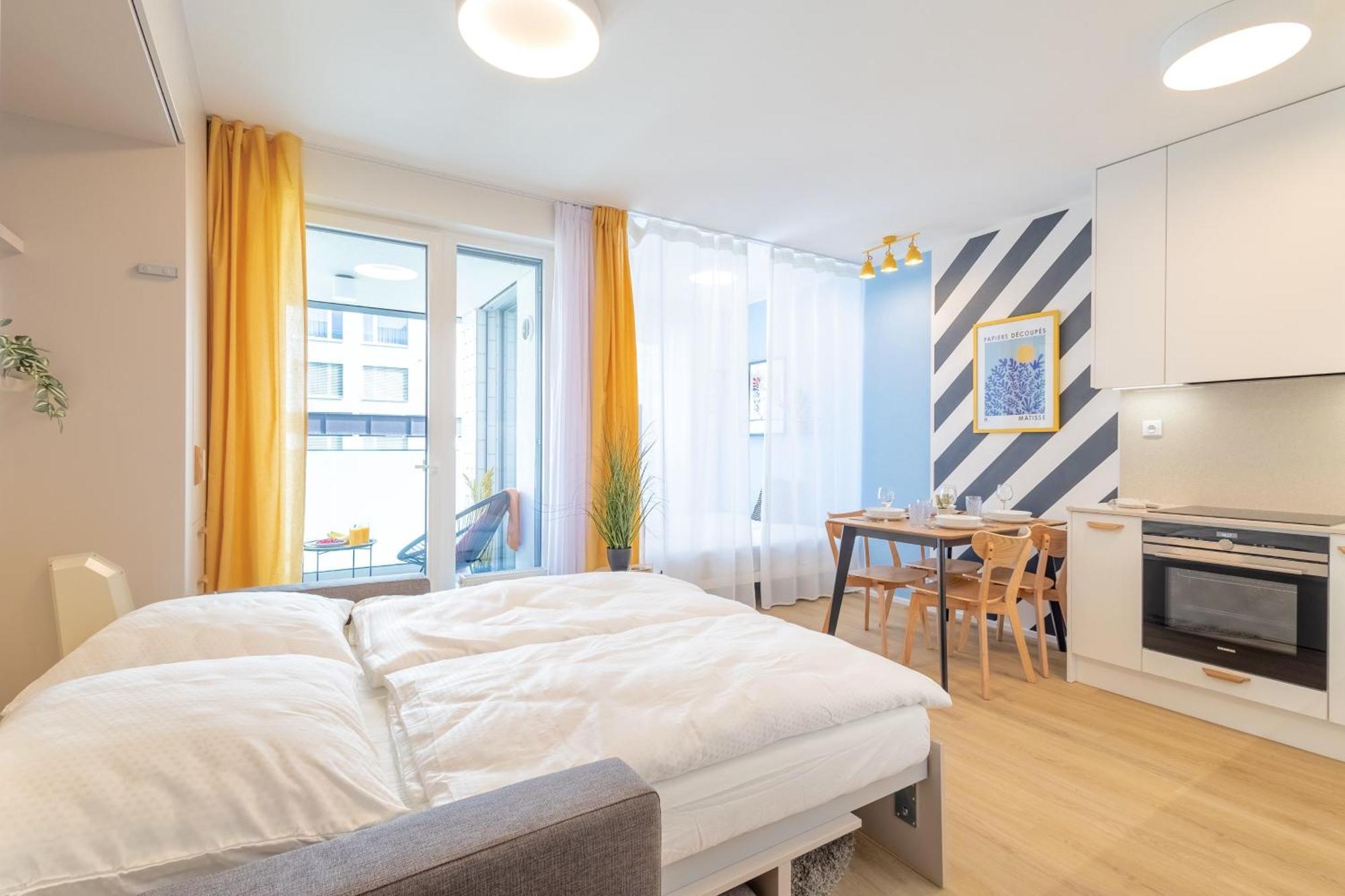 Yellow Apartment - Balcony, Free Parking, By Gravity Prague Ngoại thất bức ảnh