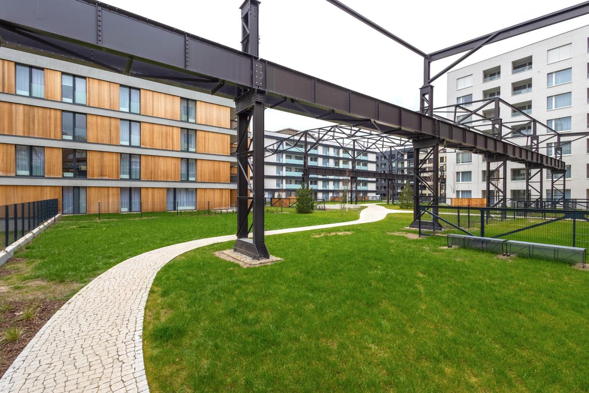 Yellow Apartment - Balcony, Free Parking, By Gravity Prague Ngoại thất bức ảnh