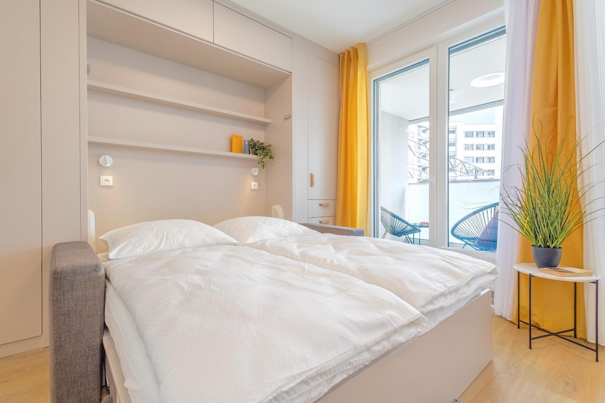 Yellow Apartment - Balcony, Free Parking, By Gravity Prague Ngoại thất bức ảnh