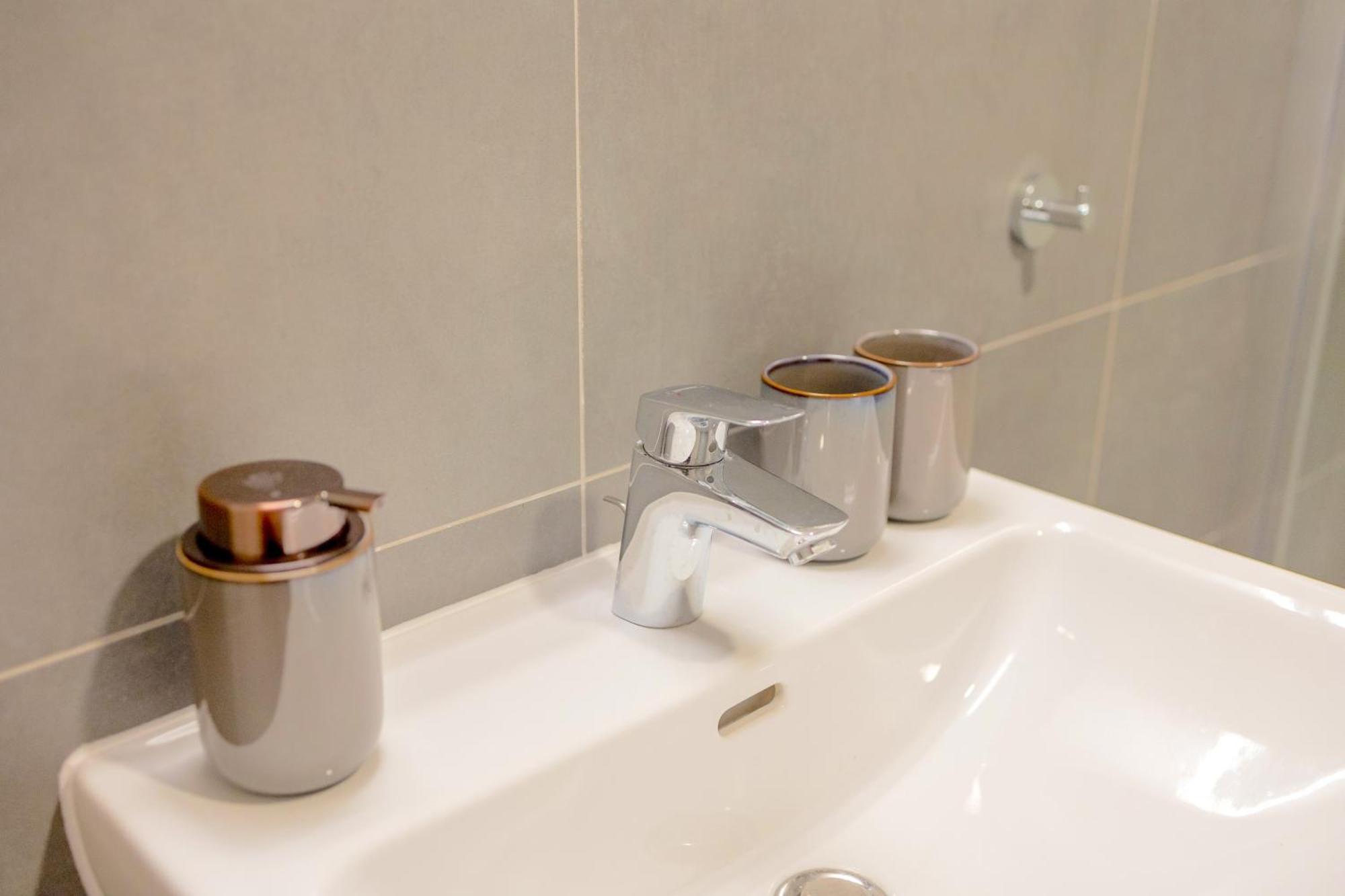 Yellow Apartment - Balcony, Free Parking, By Gravity Prague Ngoại thất bức ảnh
