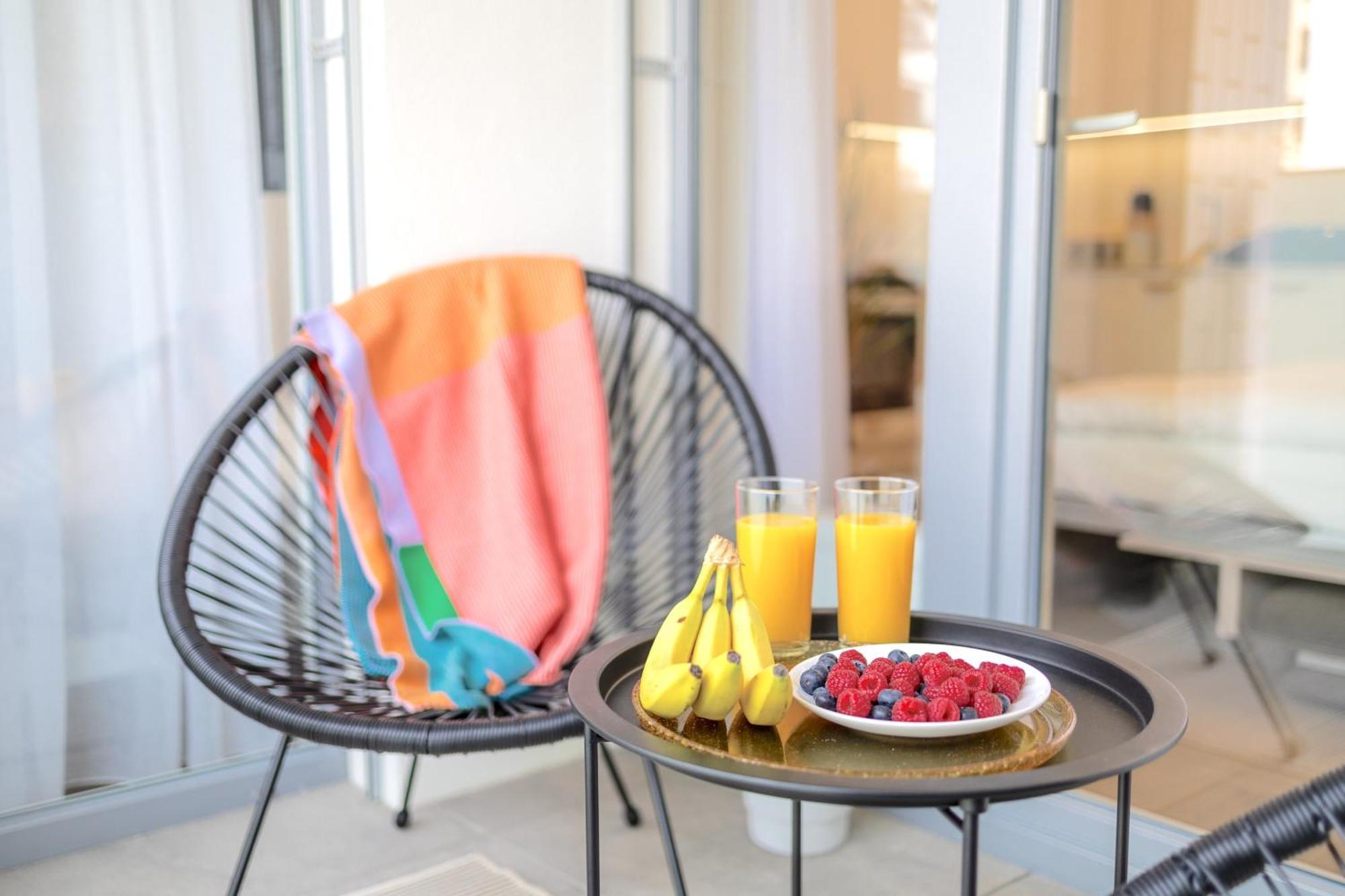 Yellow Apartment - Balcony, Free Parking, By Gravity Prague Ngoại thất bức ảnh