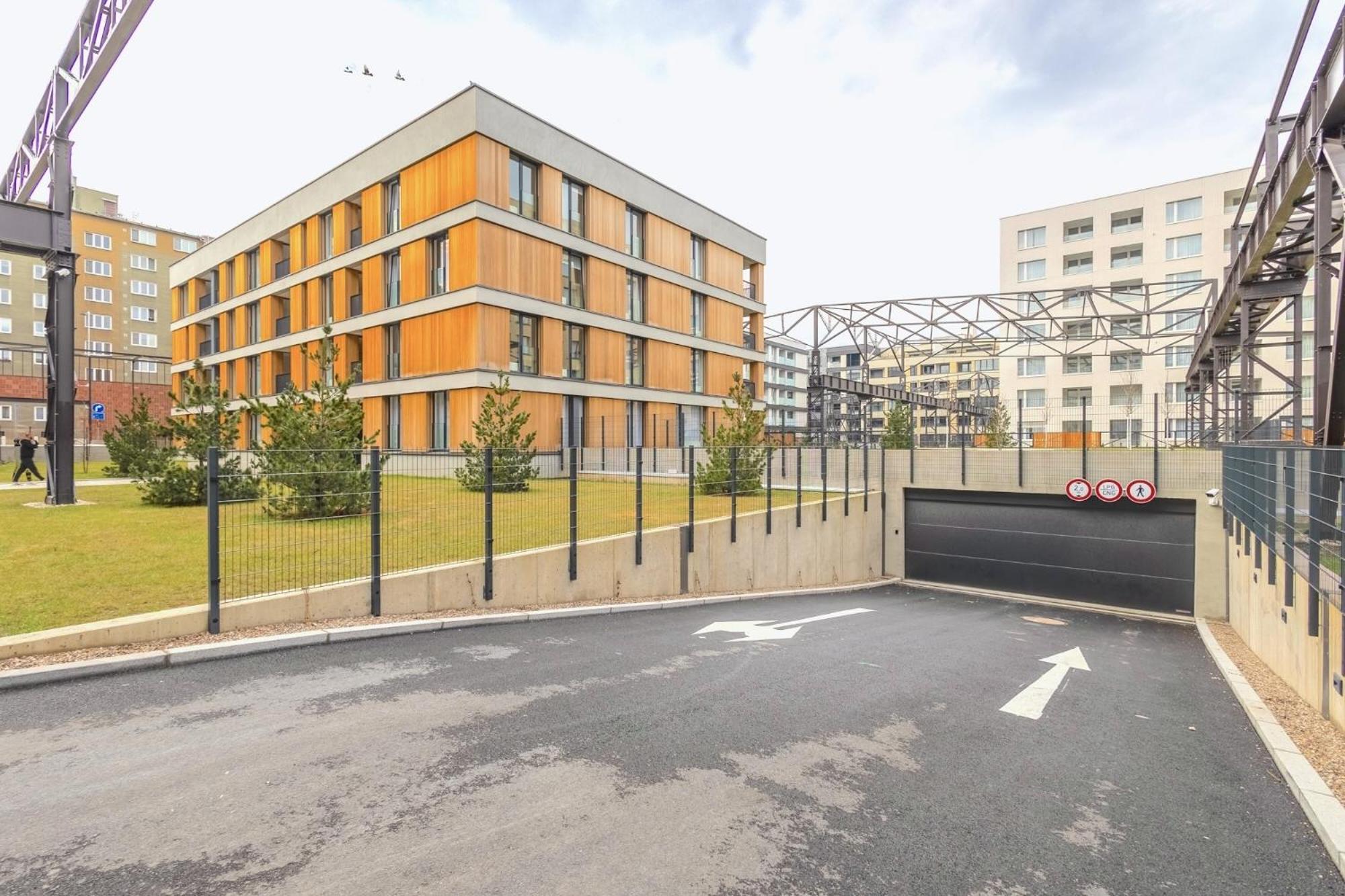 Yellow Apartment - Balcony, Free Parking, By Gravity Prague Ngoại thất bức ảnh